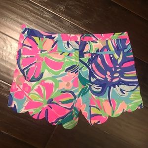NWOT Lilly Pulitzer Scalloped Shorts - Size 6